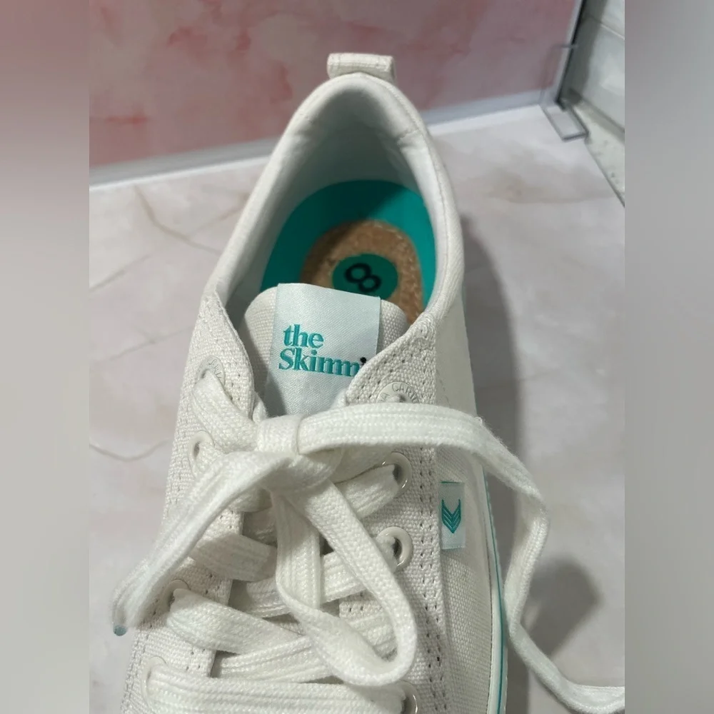 Cariuma Woman’s ’The Skimm’ Off White Canvas Sneaker Size 8 OCA Low